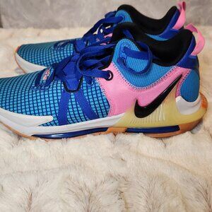 NIKE LeBron Witness VII